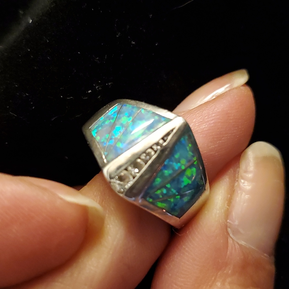 Sterling silver .925 ring with CZ accent stones - Picture 3 of 4